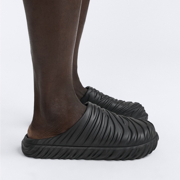 Zara textured voluminous clogs Black NWT - Picture 2 of 9